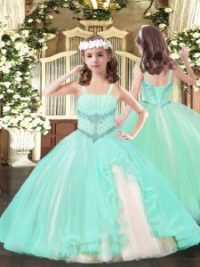 Las correas verdes de la moda atan para arriba los vestidos del desfile de abalorios para niñas sin mangas