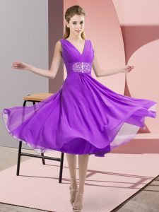 Súper púrpura sin mangas hasta la rodilla con cuentas laterales con cremallera vestido dama