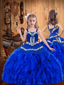 Longitud del piso con cordones vestido de desfile de niñas pequeñas azul real para fiesta y dulces 16 y quinceañera y fiesta de bodas con bordados y volantes
