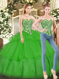 Moda con cordones verdes con cuentas de abalorios y volantes capas dulce 16 vestido de quinceañera sin mangas de tul