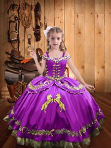 Gran lila en los hombros con cordones y bordados vestidos de niña pequeña sin mangas