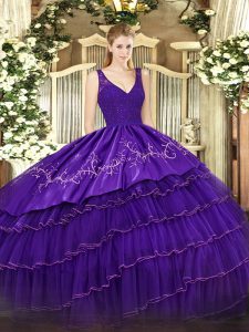 Encantadora cremallera púrpura abalorios con cuello en v, bordados y capas con volantes, vestidos de quinceañera, satén y tul sin mangas