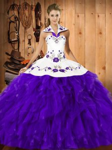 Bordados delicados y volantes vestidos de bola de membrillo púrpura hasta el largo sin mangas del piso