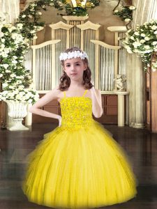 Dramáticos amarillos sin mangas abalorios y volantes hasta el suelo vestidos de desfile de niña