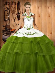 En venta tren de barrido de organza sin mangas con cordones hasta 15 vestidos de quinceañera en verde oliva con bordados y capas con volantes