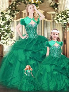 Elegante vestido de quinceañera con cordones verdes y abalorios sin mangas hasta el suelo