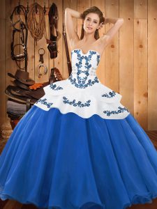 Diseño personalizado longitud del piso azul dulce 16 vestido de quinceañera satinado y organza sin mangas bordado