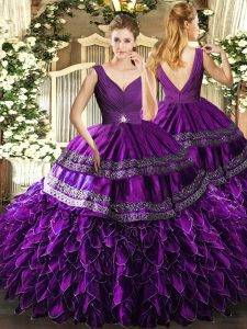 Gran berenjena púrpura sin mangas hasta el suelo con cuentas y volantes y fruncido vestido de quinceañera sin espalda