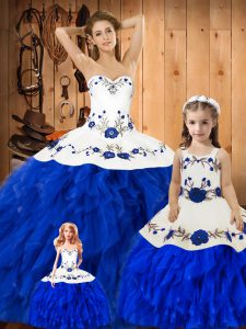 Azul y blanco con cordones de novia bordados y volantes dulces 16 vestidos de satén y organza sin mangas