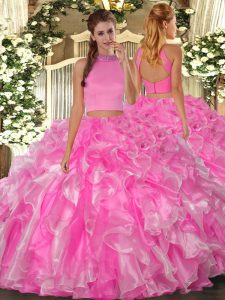 Popular rosa rosa halter top sin respaldo abalorios y volantes vestido de quinceañera sin mangas