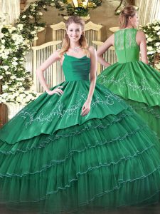Elegante cremallera verde oscuro 15 cumpleaños bordado vestido y capas rizadas longitud del piso sin mangas