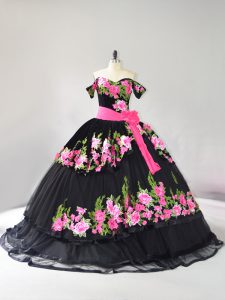 Diseño personalizado negro en el hombro con cordones bordado vestido de quinceañera cepillo tren sin mangas