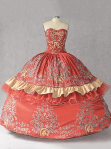 Elegante óxido rojo satinado y organza con cordones sin mangas hasta el suelo vestido de quinceañera bordado y bowknot