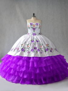Cariño vestido de quinceañera sin mangas hasta el suelo bordado y capas con volantes organza blanca y púrpura
