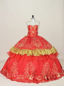 Popular novia de satén sin mangas con cordones bordados y dulces 16 vestidos en rojo