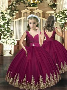 Vestido de desfile de niñas pequeñas de color burdeos y fiesta de bodas y dulce 16 con bordados sin mangas sin respaldo