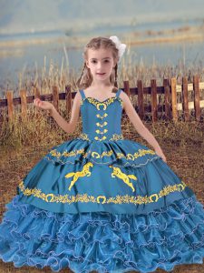 Admirables correas azules escote abalorios y bordados y capas con volantes niños desfile vestido sin mangas con cordones