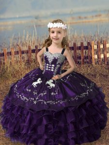 Llamativo organza sin mangas de color púrpura con cordones vestidos de desfile de chicas para la fiesta de bodas