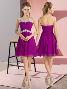 Mini longitud moderna con cordones vestidos de damas púrpura para banquete de boda con cuentas