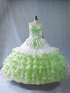Sofisticado encaje con bordados de novia y capas con volantes y bowknot dulce 16 vestido de quinceañera organza sin mangas