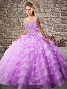 Sin mangas hasta el suelo, con cuentas y capas con volantes, atajate los vestidos de quinceañera con lila.