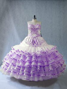 Diseñado a medida sin mangas vestido de quinceañera largo del piso bordado y capas con volantes y bowknot organza blanca y púrpura