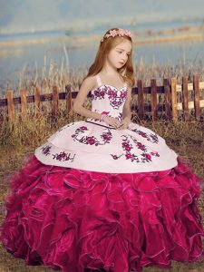 Sencilla rosa de organza de color rosa con cordones correas sin mangas hasta el suelo vestido de desfile de niñas pequeñas bordado y volantes