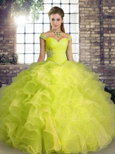 Elegante vestido de quinceañera sin mangas hasta el suelo sin mangas, de color verde amarillo.