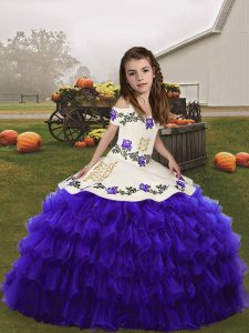 Correas púrpura con rayas y capas con volantes vestidos de concurso para las niñas sin mangas con cordones