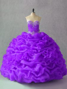 Novia de color púrpura con cordones y puntillas, y un vestido de quinceañera hecho a mano con una dulce flor 16 sin mangas