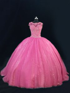 Ajuste personalizado vestidos de bola de color rosa intenso con cuentas y encaje y lentejuelas dulces 16 vestidos con cordones de tul hasta el suelo sin mangas