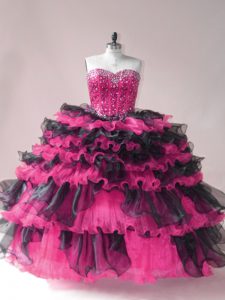 Vestido de quinceañera con cordones a bajo precio en rosa y negro para dulce 16 y quinceañera con abalorios y capas con volantes
