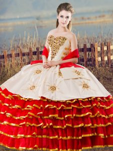 Ideal de novia de organza sin mangas con cordones y capas con volantes vestidos de quinceañera en blanco y rojo