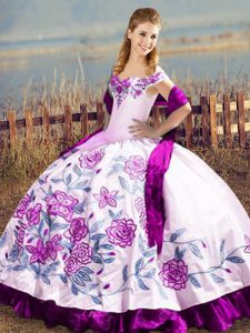 Elegante satén y organza en el hombro vestido de fiesta con cordones sin mangas con cordones en púrpura
