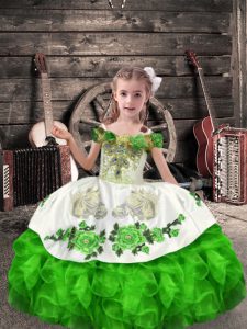 Gran organza en el hombro, sin mangas, con cordones, bordados y volantes, vestidos de niña pequeña en verde.