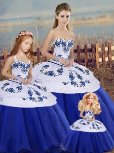 Vestidos de fiesta azul real bordados y bowknot dulce 16 vestido de quinceañera con cordones de longitud del piso sin mangas