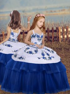 Longitud del piso personalizado con cordones de niña vestido de fiesta azul para fiesta y boda con bordado