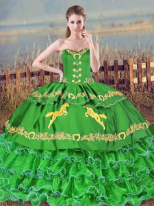 Vestido de 15 cumpleaños verde con cordones para dulce 16 y quinceañera con bordado y capas con volantes tren de cepillos