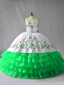 Popular encaje verde hasta cariño bordado y capas rizadas dulce 16 vestidos de organza sin mangas