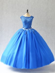 Scoop vestidos de quinceañera sin mangas hasta el suelo con cuentas y apliques de tul azul