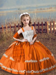 Correas de satén sin mangas con cordones, abalorios y bordados vestidos de niñas en rojo naranja
