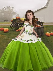 Las correas verdes gloriosas atan para arriba el vestido del desfile de las niñas del bordado al por mayor sin mangas