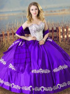 Berenjena a la moda con cordones de color púrpura y vestidos de quinceañera con cuentas y bordados sin mangas hasta el suelo