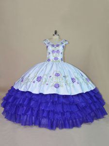 Noble piso largo con cordones vestido de fiesta vestido azul y púrpura para dulce 16 y quinceañera con bordados y capas con volantes