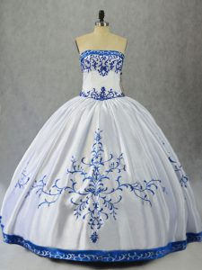 Precioso vestido de quinceañera sin mangas hasta el suelo con satén sin mangas, 15 azul y blanco con bordado