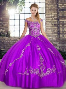 Rebordear y bordar los vestidos de quinceañera de color púrpura con cordones hasta el suelo sin mangas