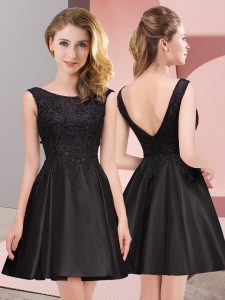 Mini vestido largo sin mangas con dama de encaje negro para quinceañera