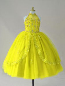 Vestidos de bola amarillos cuello alto sin mangas longitud del piso de tul cordones y apliques ropa formal para niños