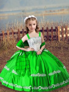 Vestidos de fiesta verde correas sin mangas satén longitud del piso cordones y bordados vestidos de niña pequeña