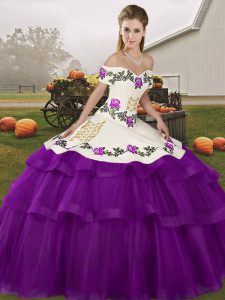 Perfecta púrpura sin mangas cepillo tren bordado y capas con volantes dulces 16 vestidos